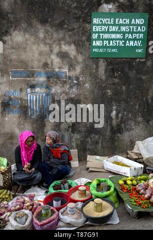 India, Nagaland, Kohima, mercato campain di consapevolezza per carta e plastica Foto Stock