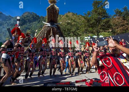 India, Nagaland, Kohima, riunione annuale di tutti i Naga tribù durante il Festival di Hornbill Foto Stock