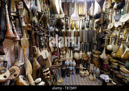 Il Marocco, Alto Atlante, Marrakech città imperiale, medina elencati come patrimonio mondiale dall' UNESCO, Bob musica, rue Kennaria Foto Stock