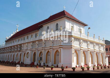 Vista posteriore del San George foranei Chiesa trova in Edathua in Alappuzha distretto di Kerala, India. Foto Stock