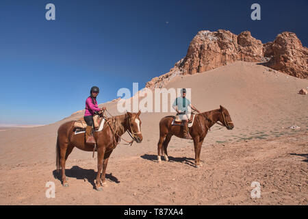 Il viaggio a cavallo nella Valle della Luna, San Pedro de Atacama, Cile Foto Stock