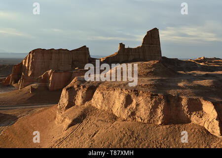 Il gigantesco formazioni rocciose sul deserto Lut - Dasht-e-Lut il più caldo e arido luoghi sul pianeta, individuare nei pressi di Kerman, Iran. Foto Stock