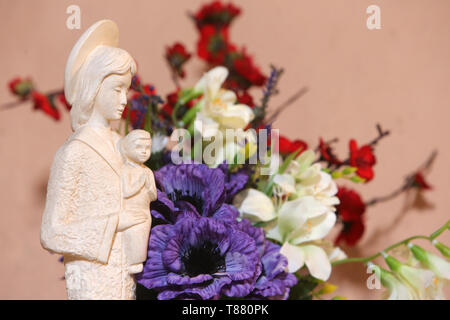 Vierge à l'enfant. Eglise Notre Dame de la Gorge. Les Contamines-Montjoie. / Vergine e il bambino. Chiesa di Nostra Signora della gola. Contamines-Montjoie. Foto Stock