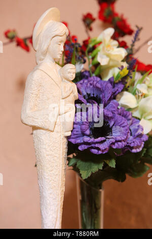 Vierge à l'enfant. Eglise Notre Dame de la Gorge. Les Contamines-Montjoie. / Vergine e il bambino. Chiesa di Nostra Signora della gola. Contamines-Montjoie. Foto Stock