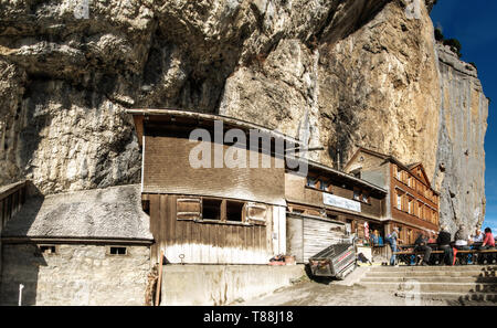 Gli alpinisti si sono riuniti presso la guest house Äscher nel cantone di Appenzell Foto Stock