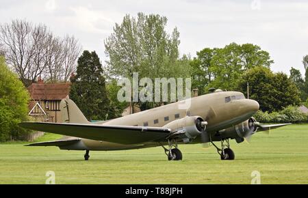 Aces High Douglas Dakota a Shuttleworth Season premiere al vecchio operaio il 5 maggio 2019 Foto Stock