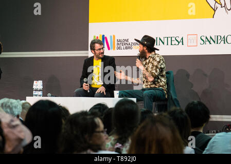 Torino, Torino, Italia. 11 Maggio, 2019. Jovanotti cantante italiano, visto che vengono ospitate durante l'evento. La fiera internazionale del libro è la più importante manifestazione italiana nel campo dell'editoria. Esso avrà luogo presso il centro congressi Lingotto Fiere di Torino una volta all'anno, nel mese di maggio. Credito: Diego Puletto SOPA/images/ZUMA filo/Alamy Live News Foto Stock