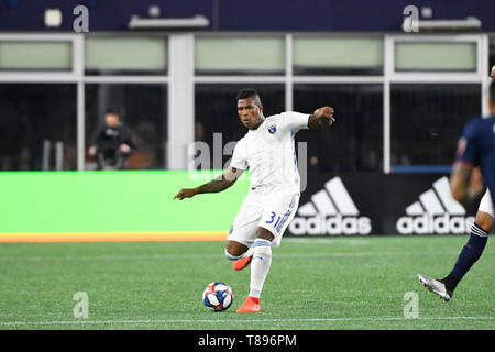 Foxborough Massachusetts, STATI UNITI D'AMERICA. 11 Maggio, 2019. San Jose terremoti defender Harold Cummings (31) passa la palla durante il gioco MLS tra San Jose Terremoti e il New England Revolution tenutasi a Gillette Stadium di Foxborough Massachusetts. Boston sconfigge San Jose 3-1. Eric Canha/CSM/Alamy Live News Foto Stock