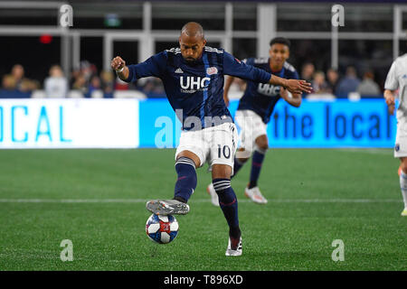 Foxborough Massachusetts, STATI UNITI D'AMERICA. 11 Maggio, 2019. La Nuova Inghilterra rivoluzione avanti Teal Bunbury (10) in azione di gioco durante il gioco MLS tra San Jose Terremoti e il New England Revolution tenutasi a Gillette Stadium di Foxborough Massachusetts.La rivoluzione sconfiggere i terremoti 3-1. Eric Canha/CSM/Alamy Live News Foto Stock