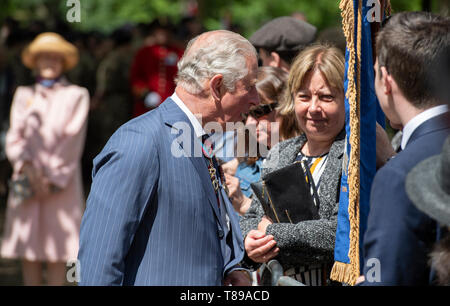 Hyde Park Londra, Regno Unito. Il 12 maggio 2019. Sua Altezza Reale il Principe di Galles, Maresciallo di Campo, il colonnello in capo prima della regina guardie Dragoon, prende il saluto alla cavalleria combinato di vecchi compagni 95th associazione parata annuale e servizio. Il corteo viene comandata da Lieutenant-General Sir Simon Mayall, KCB, CB, il colonnello del 1° Il Queens Dragoon Guards chi sono gli sponsor reggimento dell'avvenimento di quest'anno. Credito: Malcolm Park/Alamy Live News. Foto Stock