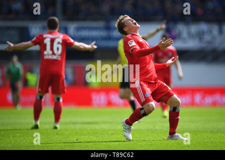 Paderborn, Germania. Il 12 maggio 2019. Gotoku Sakai (HSV Amburgo Amburgo Amburgo) deluso. GES/Soccer/Seconda Bundesliga: SC Paderborn - Hamburger SC, 12.05.2019 Calcetto: seconda lega: SC Paderborn vs HSV Amburgo Amburgo Amburgo, Paderborn, 12 Maggio 2019 | Utilizzo di credito in tutto il mondo: dpa/Alamy Live News Foto Stock