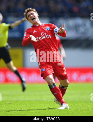 Paderborn, Germania. Il 12 maggio 2019. Gotoku Sakai (HSV Amburgo Amburgo Amburgo) deluso. GES/Soccer/Seconda Bundesliga: SC Paderborn - Hamburger SC, 12.05.2019 Calcetto: seconda lega: SC Paderborn vs HSV Amburgo Amburgo Amburgo, Paderborn, 12 Maggio 2019 | Utilizzo di credito in tutto il mondo: dpa/Alamy Live News Foto Stock