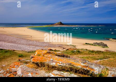 Francia, Cotes d'Armor, Erquy, St Michael's cappella di Saint Michel isolotto off Erquy Foto Stock