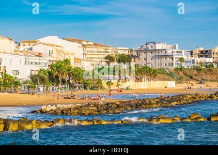 L'Italia, sicilia, Scoglitti, piccolo villaggio di pescatori e searesort sulla costa sud Foto Stock