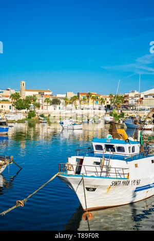 L'Italia, sicilia, Scoglitti, piccolo villaggio di pescatori e searesort sulla costa sud del porto di pesca Foto Stock