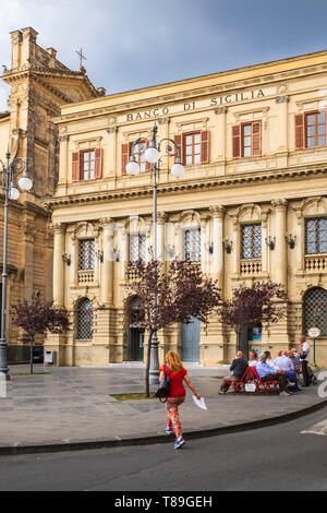 L'Italia, Sicilia, Caltagirone, sito Patrimonio Mondiale dell'UNESCO, il centro storico, Piazza Umberto I Foto Stock