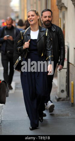 Michelle Hunziker e Aurora Ramazzotti shopping a Milano con: Michelle Hunziker Dove: Milano, Italia Quando: 10 Apr 2019 Credit: IPA/WENN.com * * disponibile solo per la pubblicazione in UK, USA, Germania, Austria, Svizzera** Foto Stock