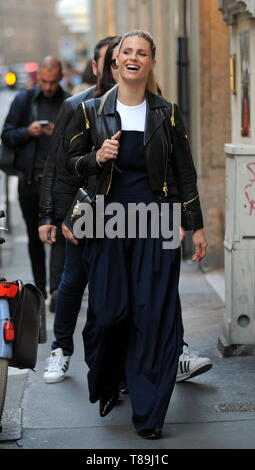 Michelle Hunziker e Aurora Ramazzotti shopping a Milano con: Michelle Hunziker Dove: Milano, Italia Quando: 10 Apr 2019 Credit: IPA/WENN.com * * disponibile solo per la pubblicazione in UK, USA, Germania, Austria, Svizzera** Foto Stock