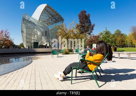 Francia, Parigi, Bois de Boulogne, Fondation Louis Vuitton di Frank Gehry Foto Stock