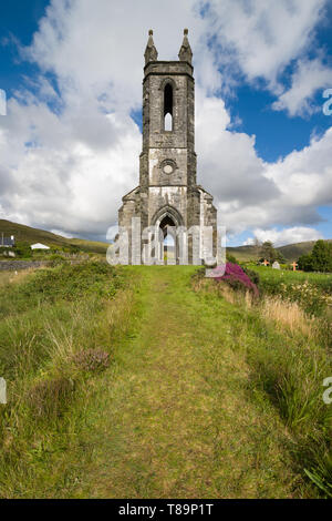 Vecchia Chiesa in rovina in fondo di Mount Errigal vicino al Glen avvelenato, Donegal, Irlanda Foto Stock