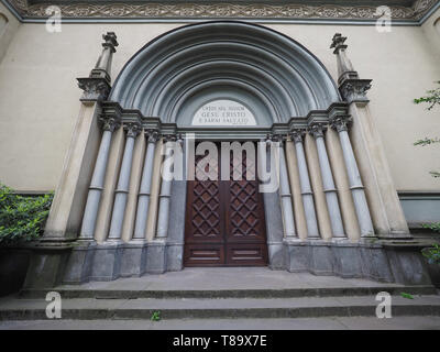Tempio Valdese (significato tempio valdese) chiesa evangelica in Torino, Italia. Il testo significa credere nel Signore Gesù e sarai salvato Foto Stock