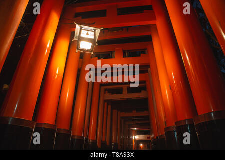 Fushimi Inari santuario a Kyoto in Giappone Foto Stock