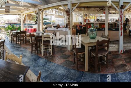 Bar in scena a Chania, Creta Foto Stock