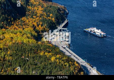 Canada, Provincia del Quebec, la regione di Charlevoix, Route 138, la traversata in traghetto il fiordo di Saguenay per Tadoussac e regione di Manicouagan (vista aerea) Foto Stock