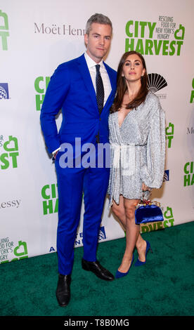 New York, NY - Aprile 30, 2019: Ryan Serhant ed Emilia Serhant frequentare il 2019 City Messe a Gala Cipriani 42nd Street Foto Stock