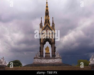 Prince Albert Memorial - iconico monumento gotico da Queen Victoria costruito nel 1876. Hyde Park e Kensington Park area di Londra, Regno Unito Foto Stock