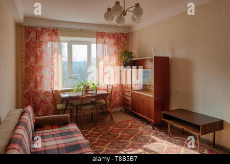 Interno di tipico stile sovietico appartamento. Foto Stock