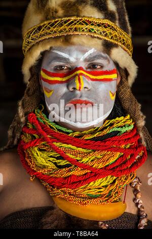 Papua Nuova Guinea, Highlands Occidentali Provincia, inferiore Kaugel regione del Tambul Nebilyer, Alkena Village, Donna durante un sing-sing (una danza tradizionale) Foto Stock