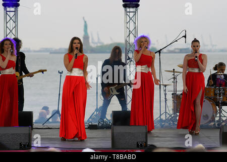 IL SOPRANO DI M. Turetsky è un gruppo d’arte femminile russo (una cappella). Concerto a Wagner Park, Battery Place. Maggio 12 2018. Foto Stock