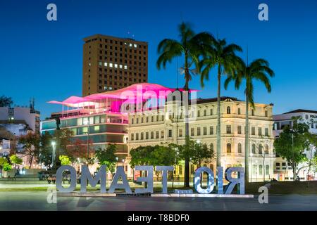 Il Brasile, a sud est della regione, Rio de Janeiro, città classificate patrimonio Mondiale di UNESCO, centro città (centro), Maua square, il Museo di Arte Moderna di Rio (Museo de Arte de Rio) nella parte anteriore del museo di domani (Museo do Amanha) Foto Stock