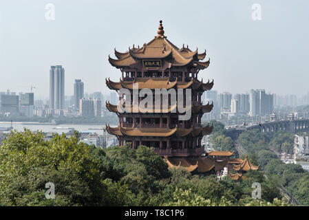 Vista su Yellow Crane Tower a Wuhan, provincia di Hubei in Cina Foto Stock