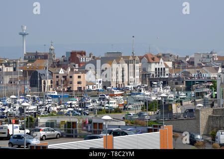 Vista sul porto di Weymouth verso la Jurassic Skyline Tower Foto Stock