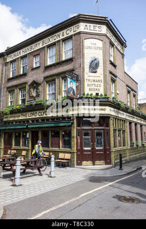La parte esterna del Signore Clyde public house, Clennam Street, Southwark, Londra SE1, Regno Unito Foto Stock