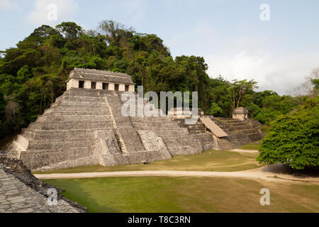 Tempio Maya - Tempio delle iscrizioni Palenque Messico; antico sito di rovine Maya; sito patrimonio mondiale dell'UNESCO; civiltà Maya pre-ispanica Foto Stock
