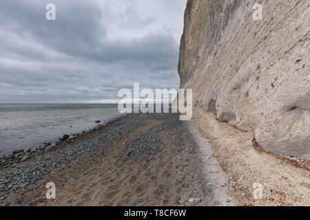 Il paesaggio costiero e del Mar Baltico nel Jasmund parco nazionale sull'isola di Rügen in Germania Foto Stock
