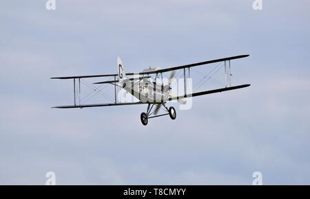 De Havilland DH.51 'MISS KENYA" effettuando al Season premiere a airshow Shuttleworth il 5 maggio 2019 Foto Stock