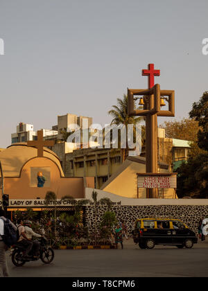 11-Apr-2019- Nostra Signora della Salvezza Chiesa conosciuta come Chiesa Portoghese costruito originariamente nel 1596-SK Bole Road Dadar (W),Mumbai India Maharashtra Foto Stock