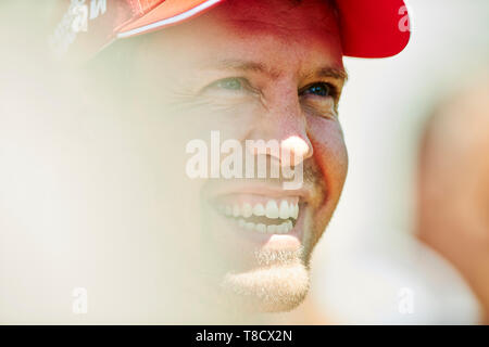 12 maggio 2019, il circuito de Barcelona-Catalunya, Barcellona, Spagna; FORMULA ONE Grand Prix di Spagna, il giorno della gara; Sebastian Vettel del team Ferrari sorrisi presso il paddock del circuito di Catalunya Credito: Pablo Guillen/Alamy Foto Stock