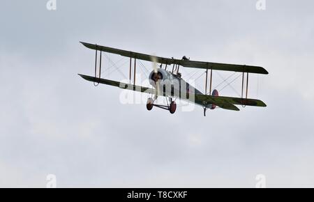 1918 Avro 504k esegue a Shuttleworth Season premiere il 5 maggio 2019 Foto Stock