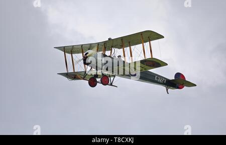 1918 Avro 504k esegue a Shuttleworth Season premiere il 5 maggio 2019 Foto Stock