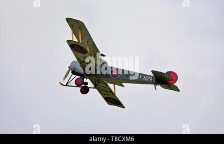 1918 Avro 504k esegue a Shuttleworth Season premiere il 5 maggio 2019 Foto Stock