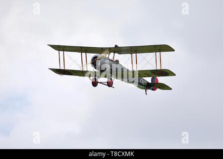 1918 Avro 504k esegue a Shuttleworth Season premiere il 5 maggio 2019 Foto Stock