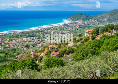 Vista panoramica della costa del Cilento da Castellabate. Campania, Italia. Foto Stock