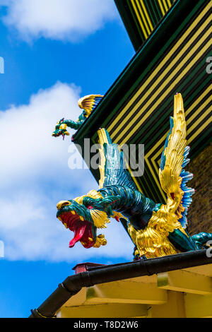 Dragon dettaglio sulla Grande Pagoda dopo il progetto di rinnovamento in Kew Gardens, London, Regno Unito Foto Stock