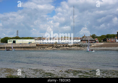 Shoreham dal mare, Susses, Regno Unito - una bellissima spiaggia cittadina inglese in una giornata di sole Foto Stock