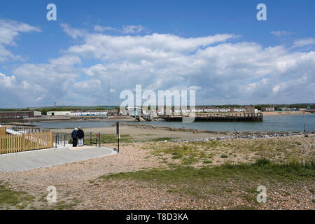 Shoreham dal mare, Susses, Regno Unito - una bellissima spiaggia cittadina inglese in una giornata di sole Foto Stock